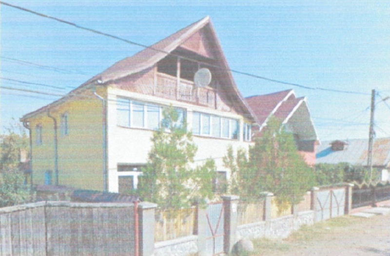 Teren 439 mp si casa PE, Str. Salcamilor, Onesti, Bacau